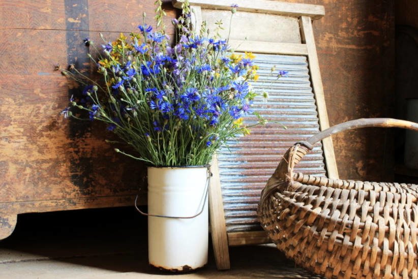 How to Use Old Things in the Interior of the Cottage