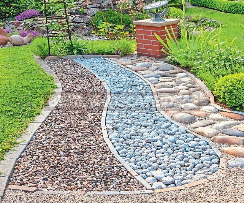 Garden Paths: Choose Materials, Shapes and Environment
