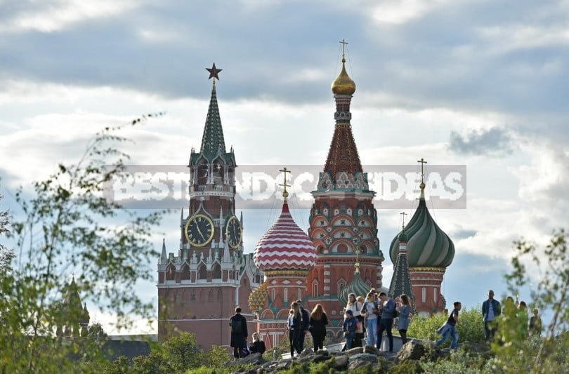 In the Center of Moscow Opened the Park "Zaryadye"