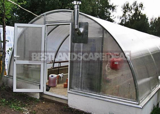 Polycarbonate Greenhouses With Their Hands