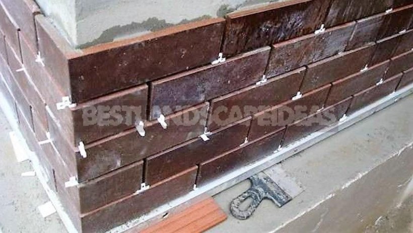 The Decoration of the Facade: Brick, Tile or Stone
