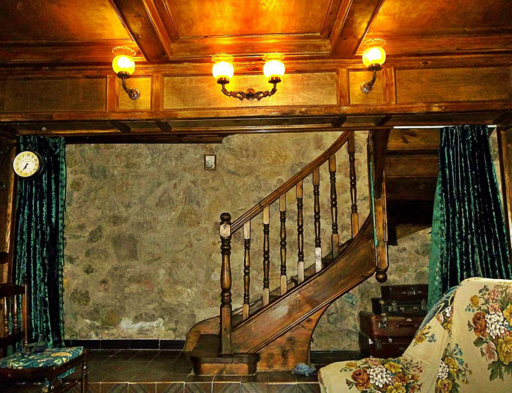 How to Design a Staircase in a Country House