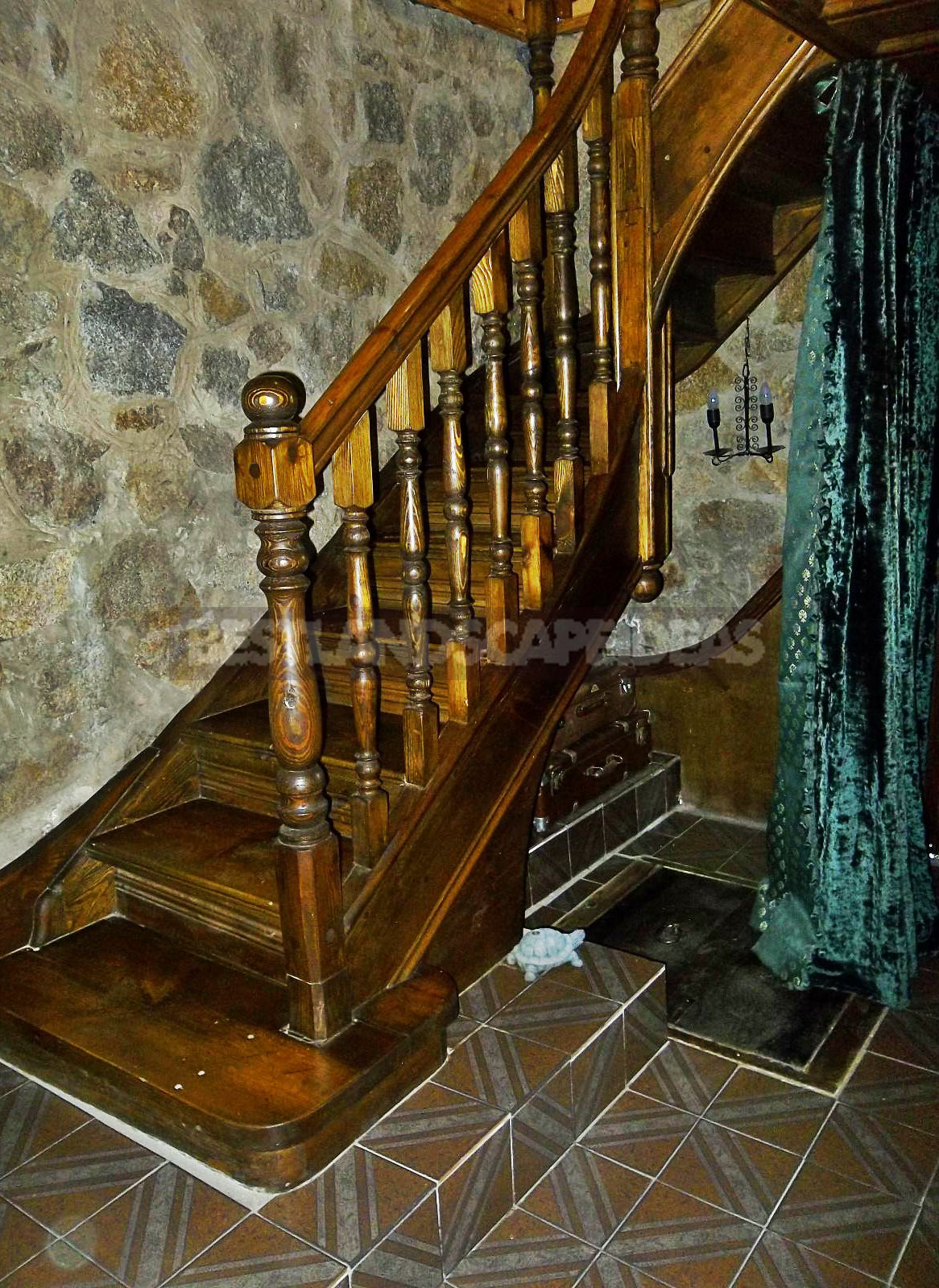 How to Design a Staircase in a Country House