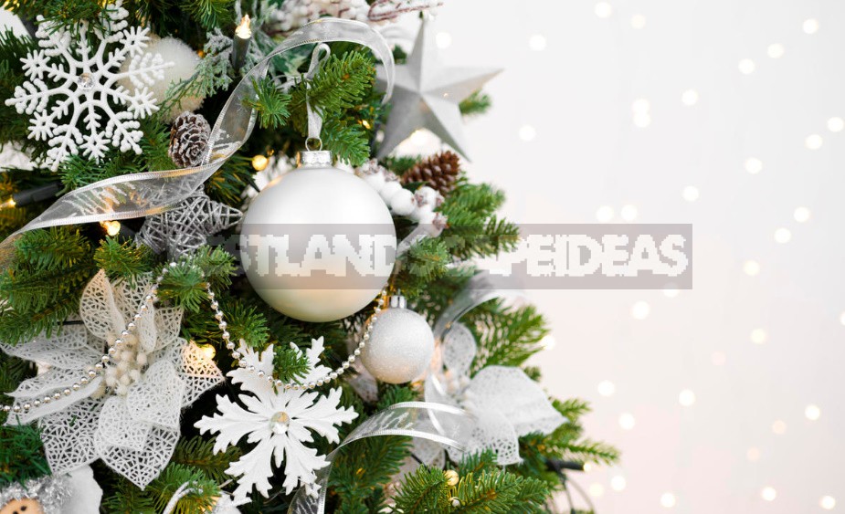 How To Decorate a Christmas Tree: 17 Ready-Made Decor Ideas