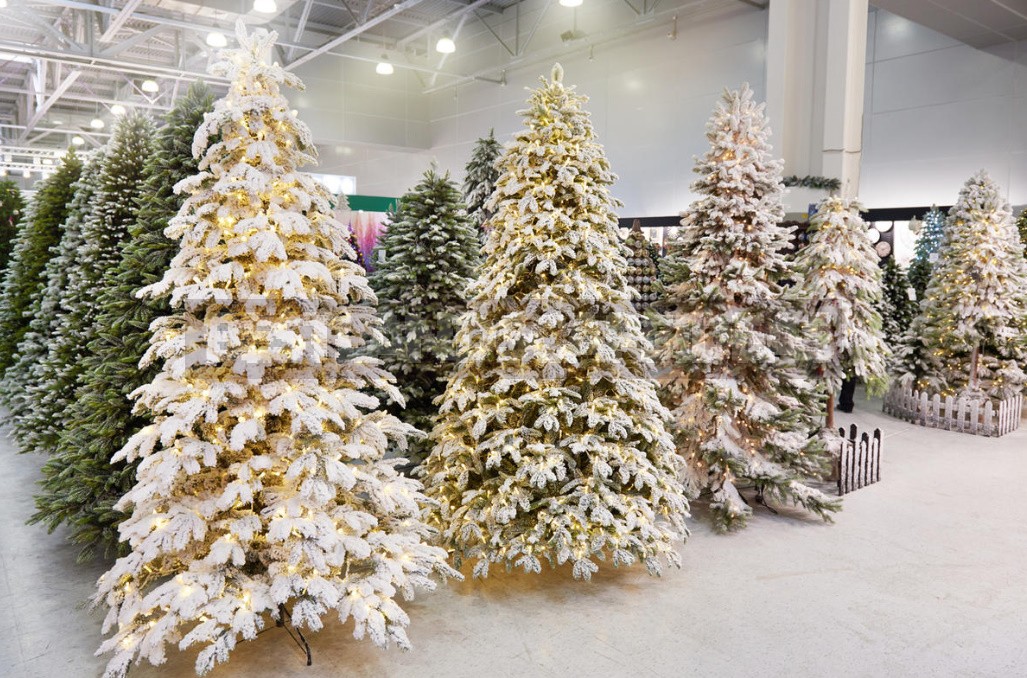 What Are the Dangers of An Artificial Christmas Tree?