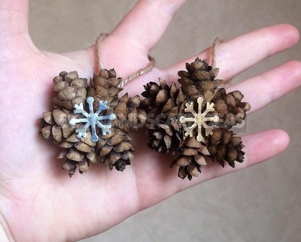 24 Great Ideas For Making Snowflakes