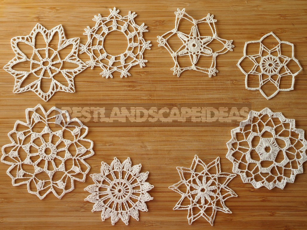 24 Great Ideas For Making Snowflakes