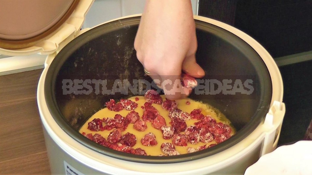How To Cook a Lush Pie With Berries In a Slow Cooker