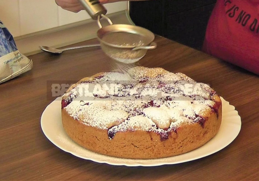 How To Cook a Lush Pie With Berries In a Slow Cooker