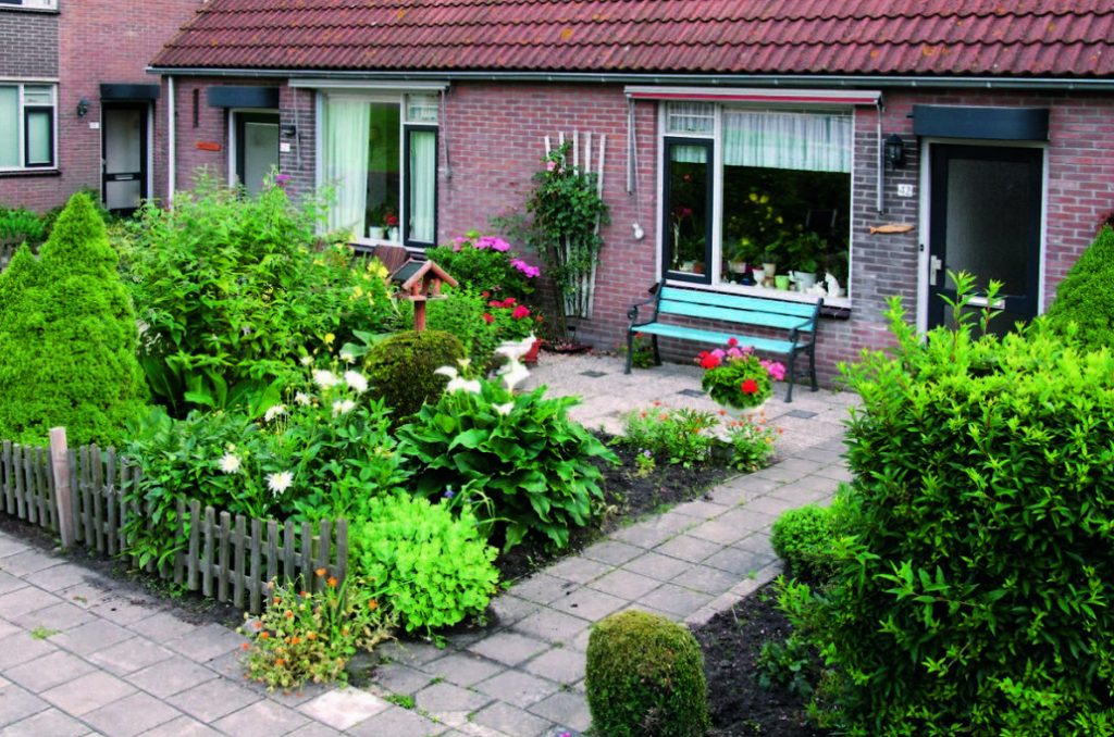 Secrets Of a Beautiful Front Garden. How To Design The Entrance Area