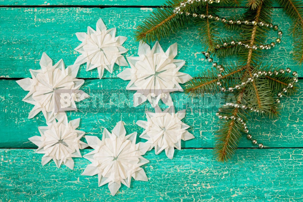 Seven Simple Ways To Make a Beautiful Snowflake Out Of Paper