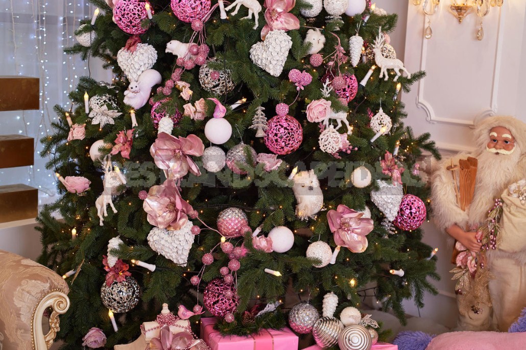 The Most Fashionable Outfits For Your Christmas Tree