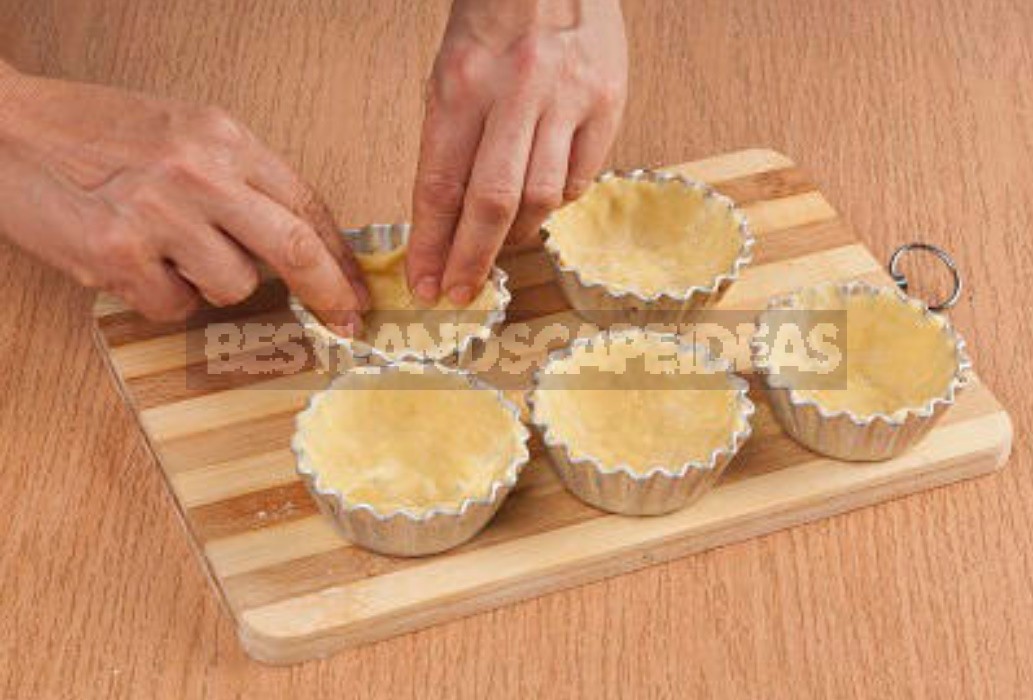 An Unusual Shortbread Tarts With Fruits