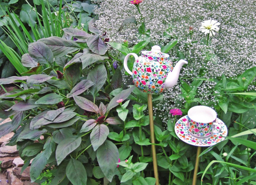 Decoration For a Flower Garden With Your Own Hands: Tea Set