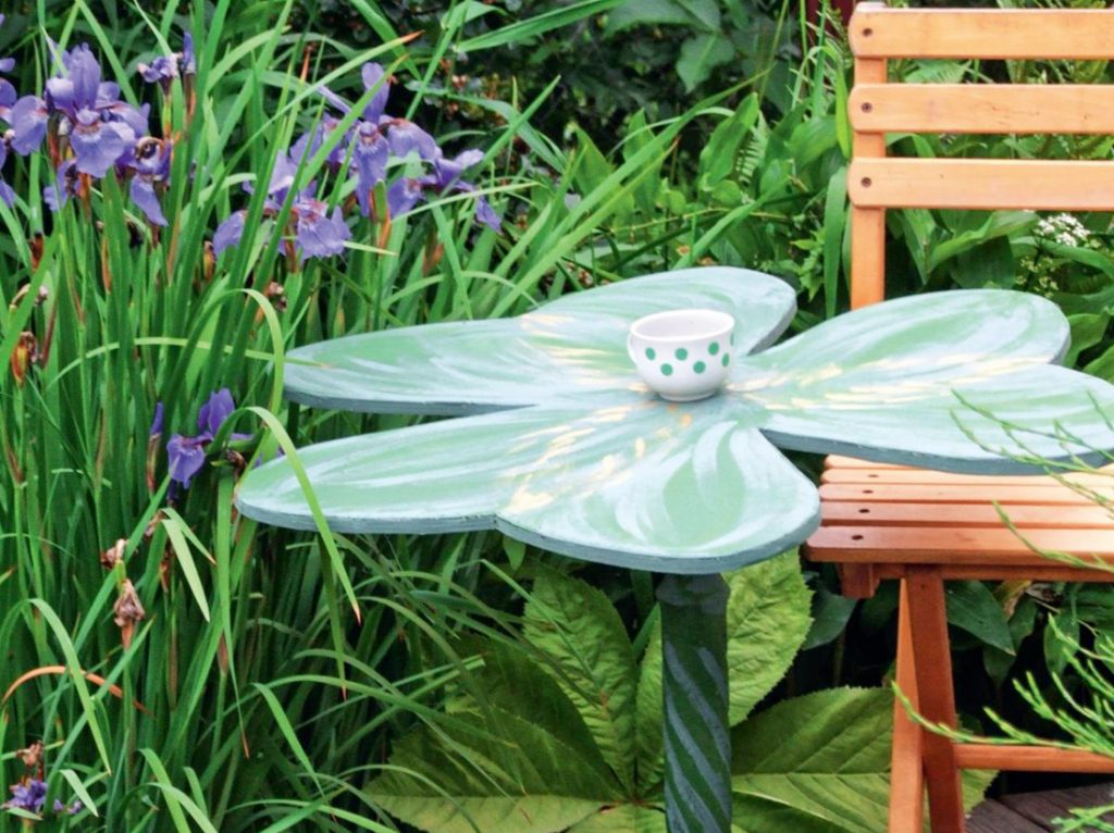 How To Make a “Flower” Table For The Garden