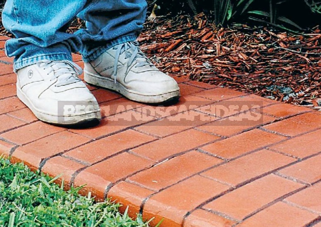 "Flexible" Garden Borders Made Of Concrete Using a New Technology