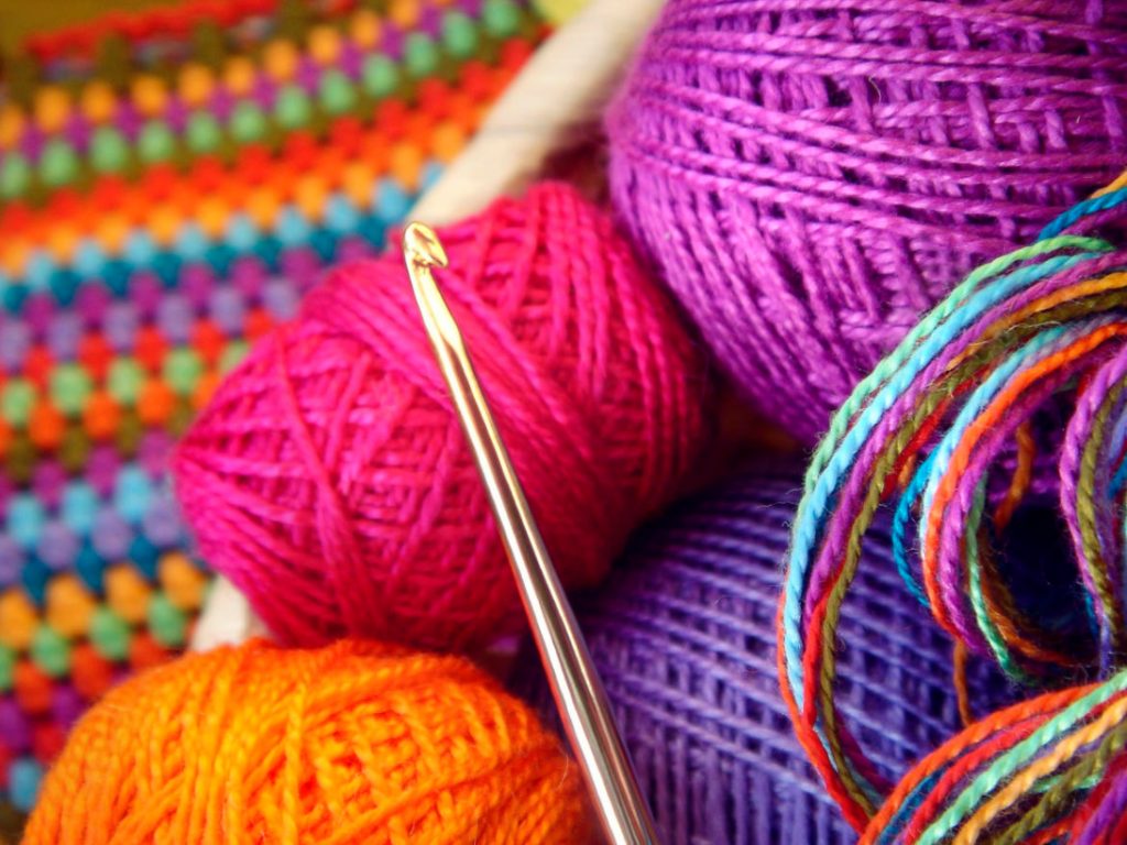 Cozy Rugs With Your Own Hands: We Knit, Embroider, Make From Improvised Materials