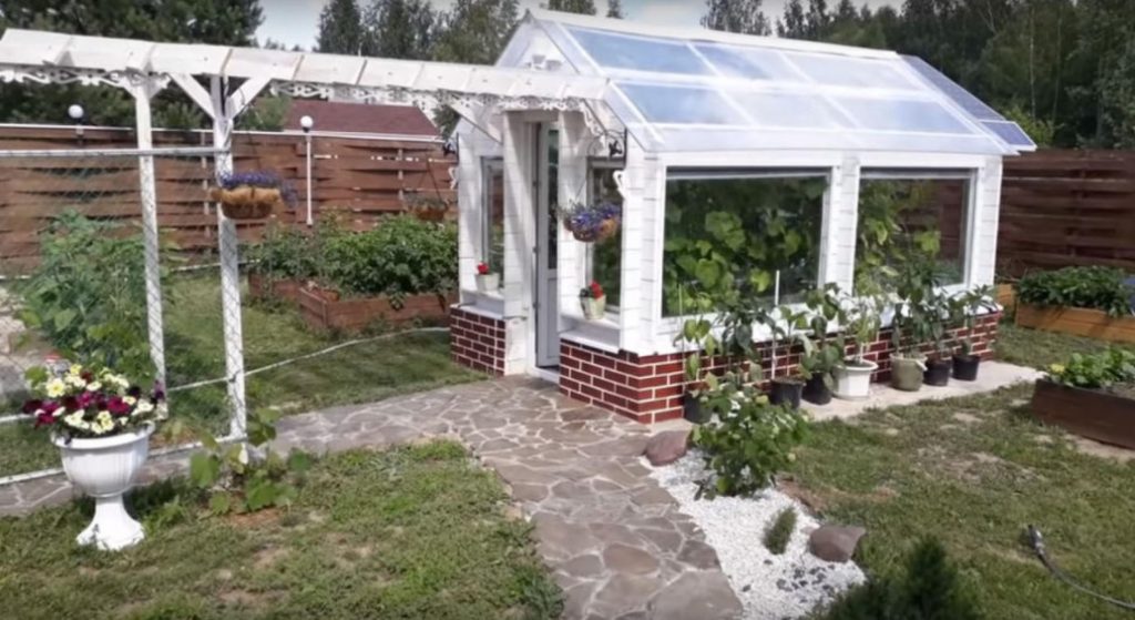 How To Build An Autonomous Winter Greenhouse