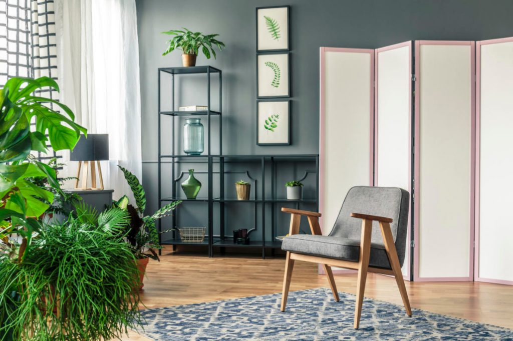 How to Make a Decorative Partition in the House