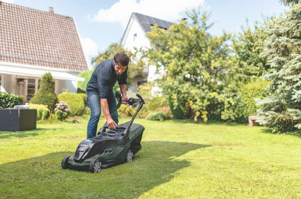 How To Choose And Operate An Electric Lawn Mower Correctly