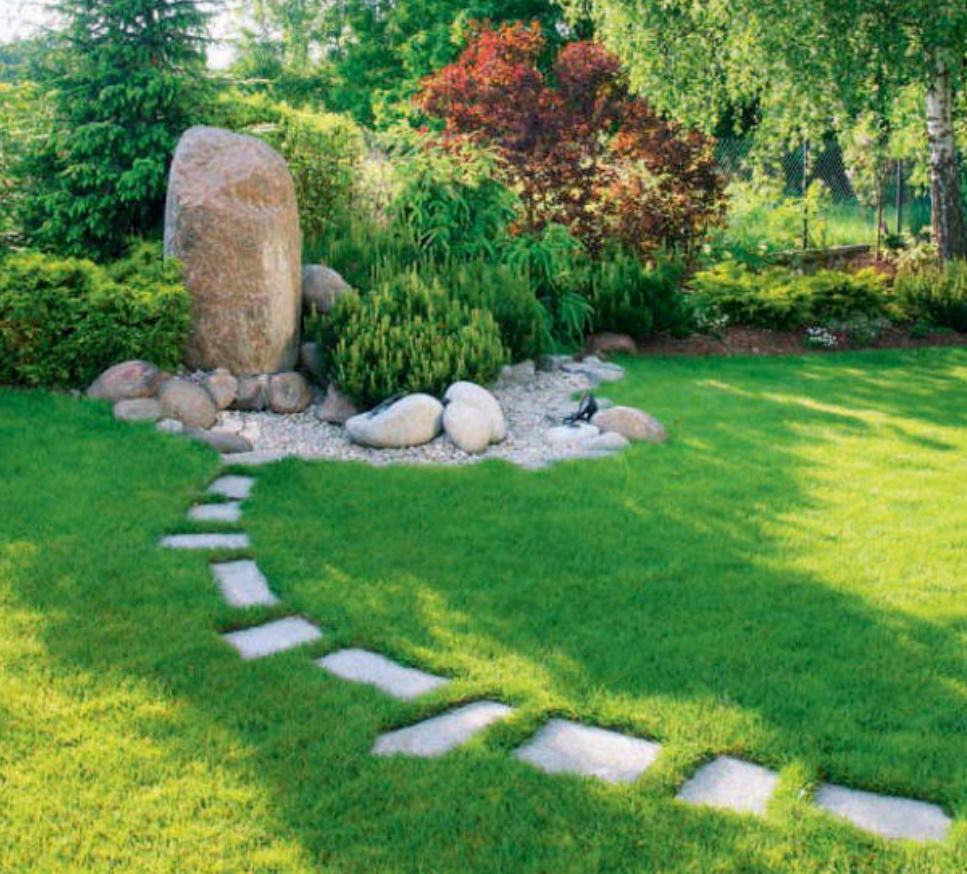 How To Decorate The Lawn And The Space Around The Green Lawn