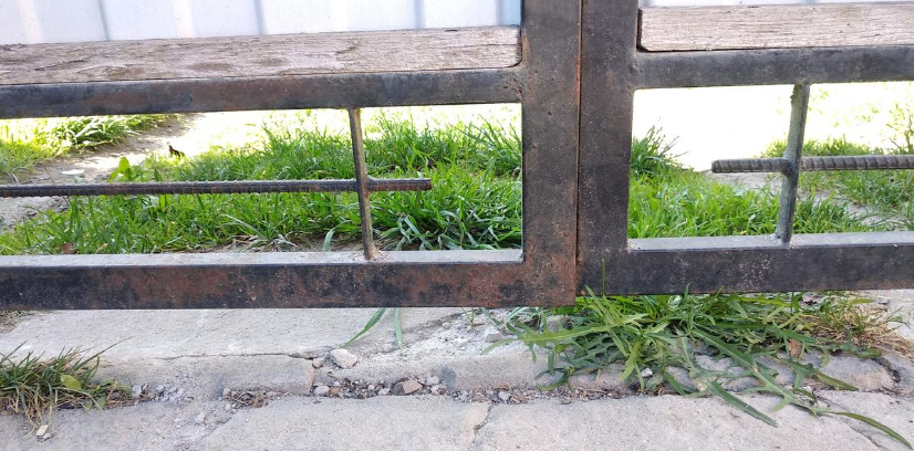 How To Paint a Rusty Gate In Just Half a Day
